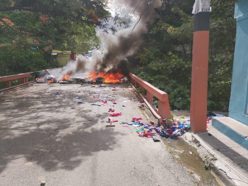 Protestan en Peralta por prolongados apagones y reclaman solución al servicio eléctrico