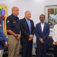 Andrés Bautista juramenta a Carlos Paulino como director de Defensa Civil
