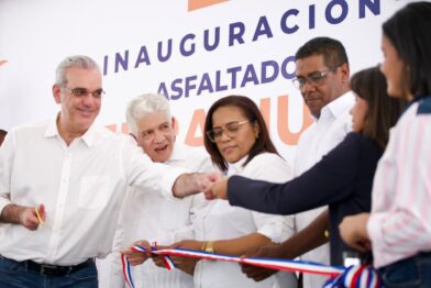 Abinader inaugura puente sobre el río Penitente que conecta a Boca de Cachón y La Descubierta