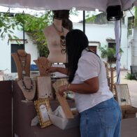 Artesanas reivindican el valor de lo hecho a mano y la identidad dominicana en feria de la Zona Colonial