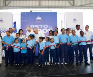 Abinader llama a estudiantes y docentes a iniciar el lunes el año escolar 2026 desde Jimaní