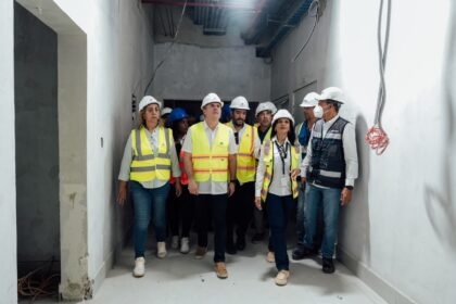 Ministro Rodríguez supervisa construcción del Hospital Traumatológico de San Cristóbal