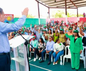 “En Los Alcarrizos lo que se respira es Leonel”, afirma vicealcaldesa que dejó el PRM para ingresar a la FP