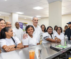 Abinader inaugura escuela técnica en Barahona para impulsar desarrollo turístico
