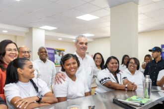 Abinader inaugura escuela técnica en Barahona para impulsar desarrollo turístico