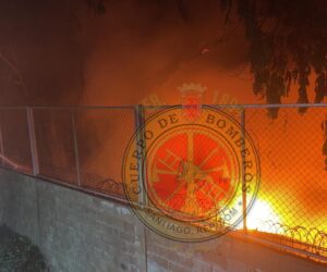 Incendio en La Herradura consume materiales plásticos cerca de envasadora de GLP
