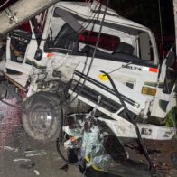 Camión impacta poste eléctrico en la carretera Salcedo-Moca
