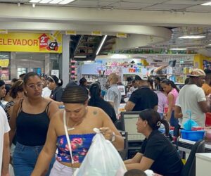 Regreso a clases golpea el bolsillo de las familias en Santiago: padres denuncian alza en útiles escolares