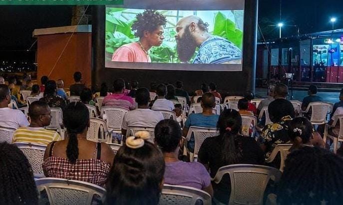 Cine bajo las estrellas en Samaná: Víctor Dumé anuncia continuidad del proyecto