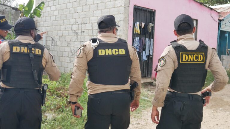 DNCD y MP incautan más de 5,000 gramos de drogas y arrestan a 15 personas en Boca Chica