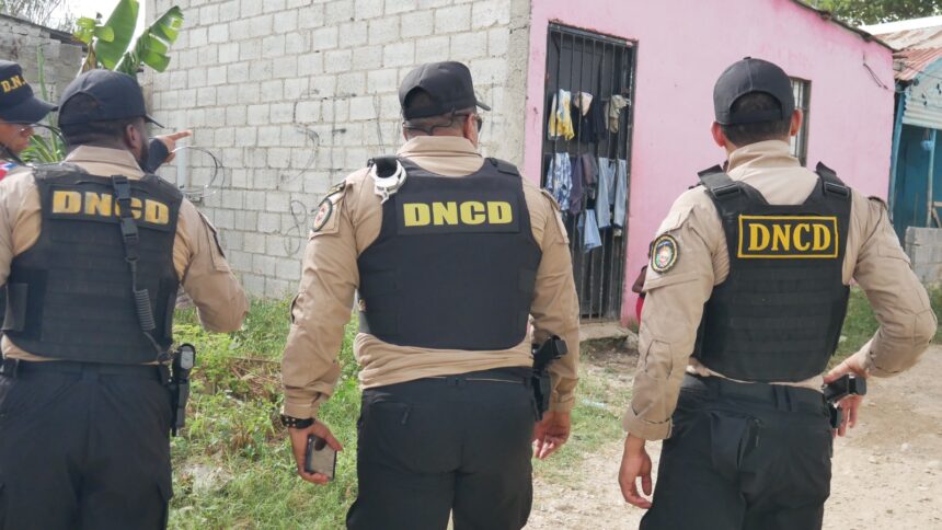 DNCD y MP incautan más de 5,000 gramos de drogas y arrestan a 15 personas en Boca Chica