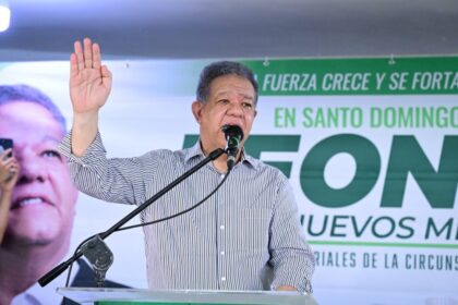 Leonel Fernández denuncia apagones de hasta 12 horas en Santo Domingo Este
