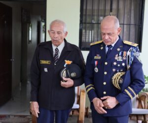 Un saludo que resume una vida de servicio: Rodríguez García visita a su padre en Moca