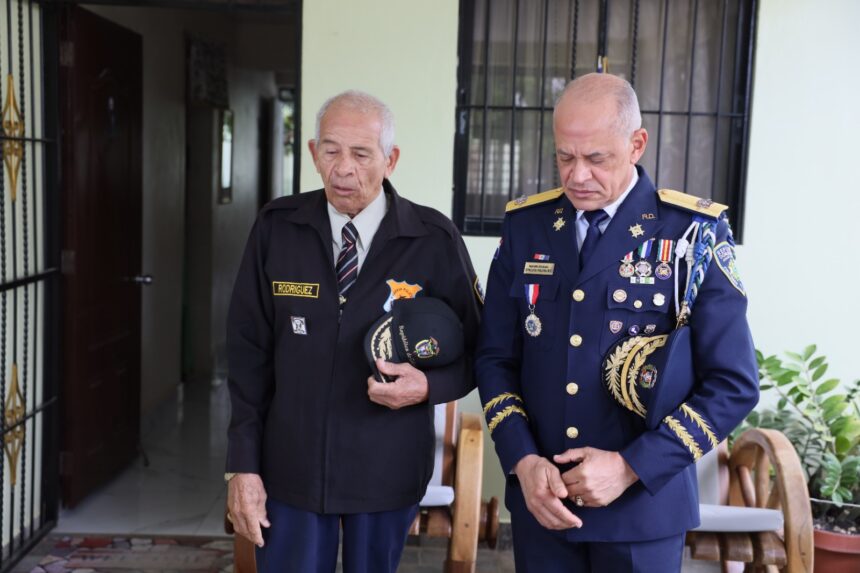 Un saludo que resume una vida de servicio: Rodríguez García visita a su padre en Moca
