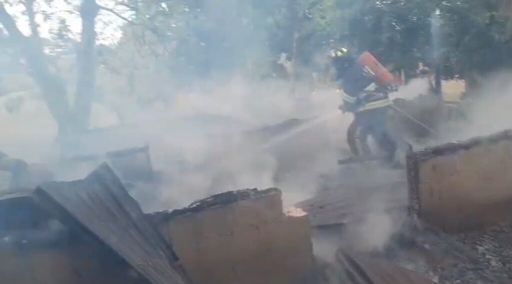 Incendio de vivienda en Hatillo de Jarabacoa deja solo pérdidas materiales
