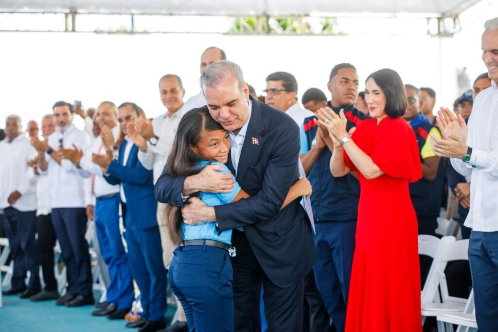 Abinader abre año escolar con llamado a elevar la calidad de los aprendizajes