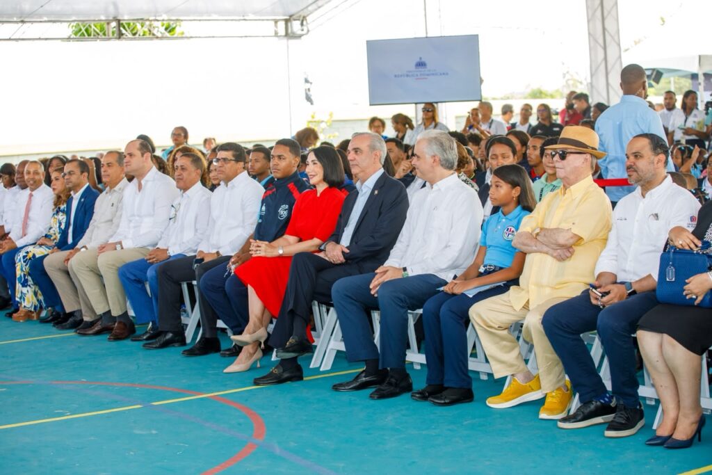 Abinader abre año escolar con llamado a elevar la calidad de los aprendizajes