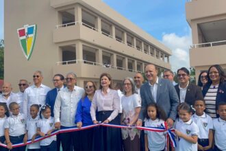 Año escolar 2026-2027 inicia con 24 áreas remozadas en politécnico de Santiago