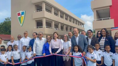 Año escolar 2026-2027 inicia con 24 áreas remozadas en politécnico de Santiago