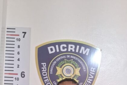 Policía Nacional apresa a un hombre mediante orden judicial por robo y recupera objetos sustraídos en Jarabacoa