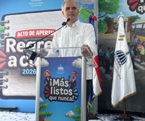 De Camps niega que falta de cupos escolares se deba a estudiantes extranjeros
