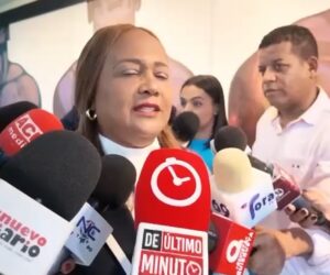 Oposición cuestiona nueva versión de LA Semanal del presidente Abinader