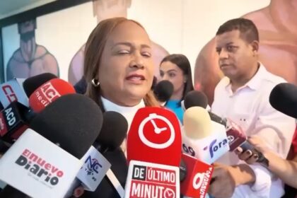Abinader cambia formato de “LA Agenda Semanal”: periodistas no podrán asistir presencialmente