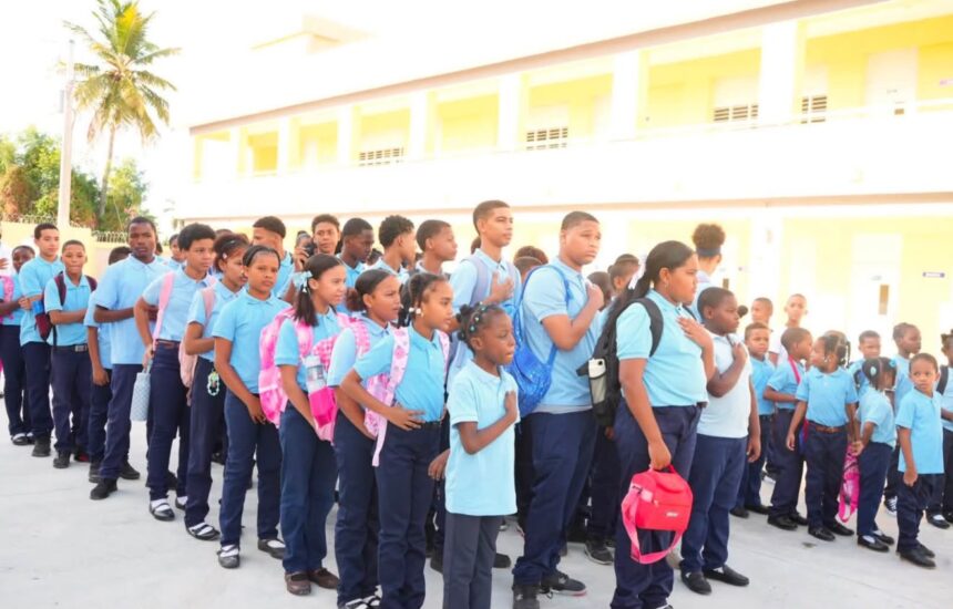 Regional 03 de Azua inicia el año escolar 2026-2027 con llamado a fortalecer la educación pública
