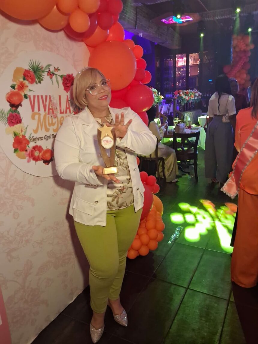 Dominicana es reconocida en Nueva York por su aporte a las mujeres emprendedoras