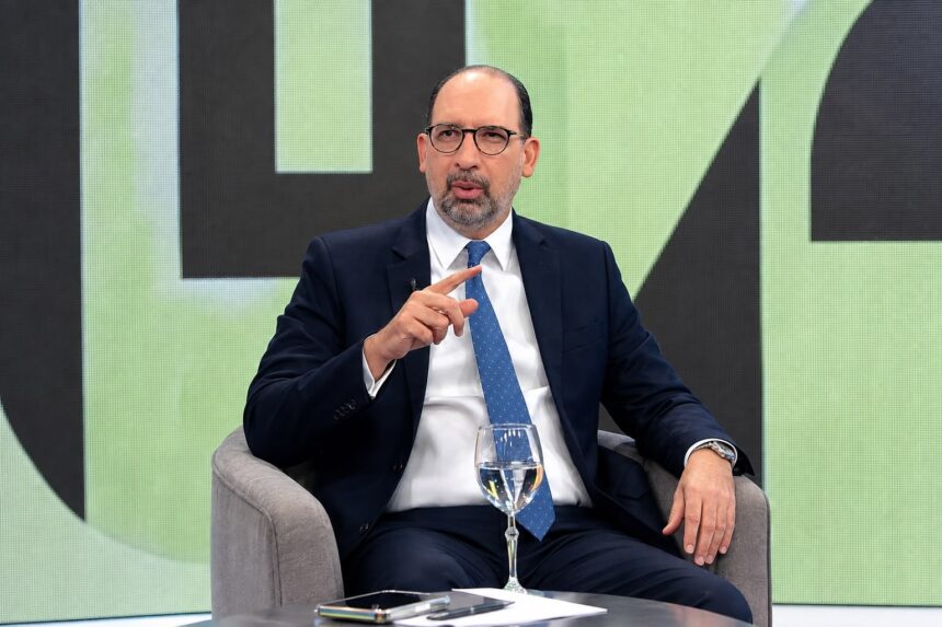 Henry Merán afirma que la educación ha involucionado y que FP prepara programa de gobierno