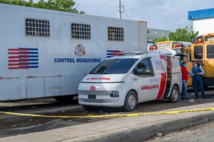 Encuentran hombre muerto en camión estacionado en Migración