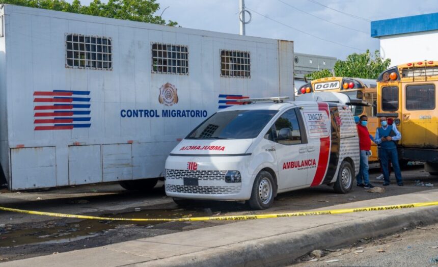 Encuentran hombre muerto en camión estacionado en Migración