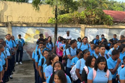 Más del 70 % de los estudiantes inicia el año escolar en el Liceo María Dolores Velásquez Romero de Zambrana