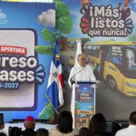 De Camps llama a sociedad a mantenerse pendiente de la educación