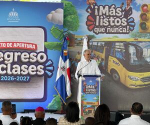 “Este es un reto de todos”: De Camps llama a sociedad a mantenerse pendiente de la educación