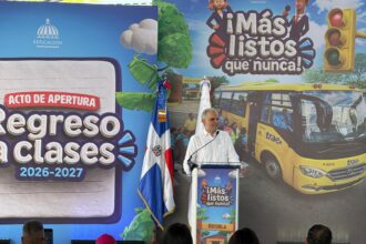 De Camps llama a sociedad a mantenerse pendiente de la educación