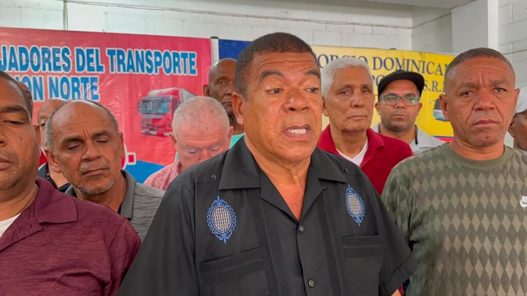 Transportistas frenan aumento del pasaje en Santiago y esperan diálogo con nuevo director del Intrant