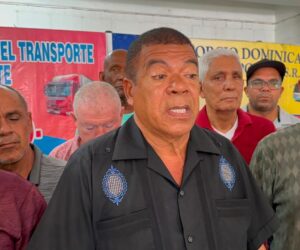 Transportistas frenan aumento del pasaje en Santiago y esperan diálogo con nuevo director del Intrant