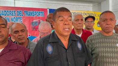 Transportistas frenan aumento del pasaje en Santiago y esperan diálogo con nuevo director del Intrant