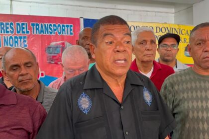 Transportistas frenan aumento del pasaje en Santiago y esperan diálogo con nuevo director del Intrant