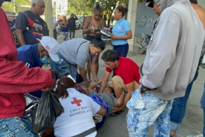 Mujer se salva de ser aplastada por una patana en la Circunvalación Sur de Santiago