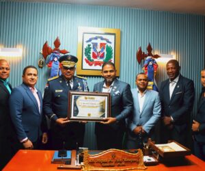 Cámara de Comercio de Santo Domingo Norte reconoce al general Miguel Ángel Peña Vásquez