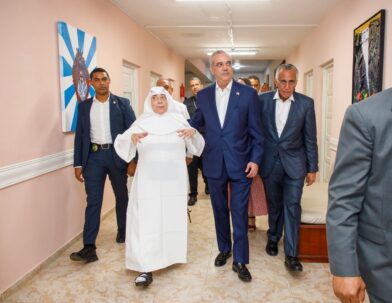 Abinader visita Hogar de Ancianos San Francisco de Asís tras remozamiento