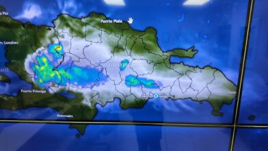 ¡Saquen sus paraguas! Onda tropical provocará aguaceros y tormentas eléctricas este jueves