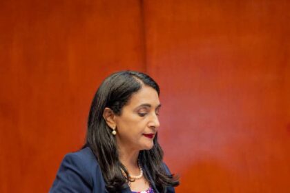 Senado aprueba iniciativa de Lía Díaz para facilitar monitoreo de glucosa en menores con diabetes