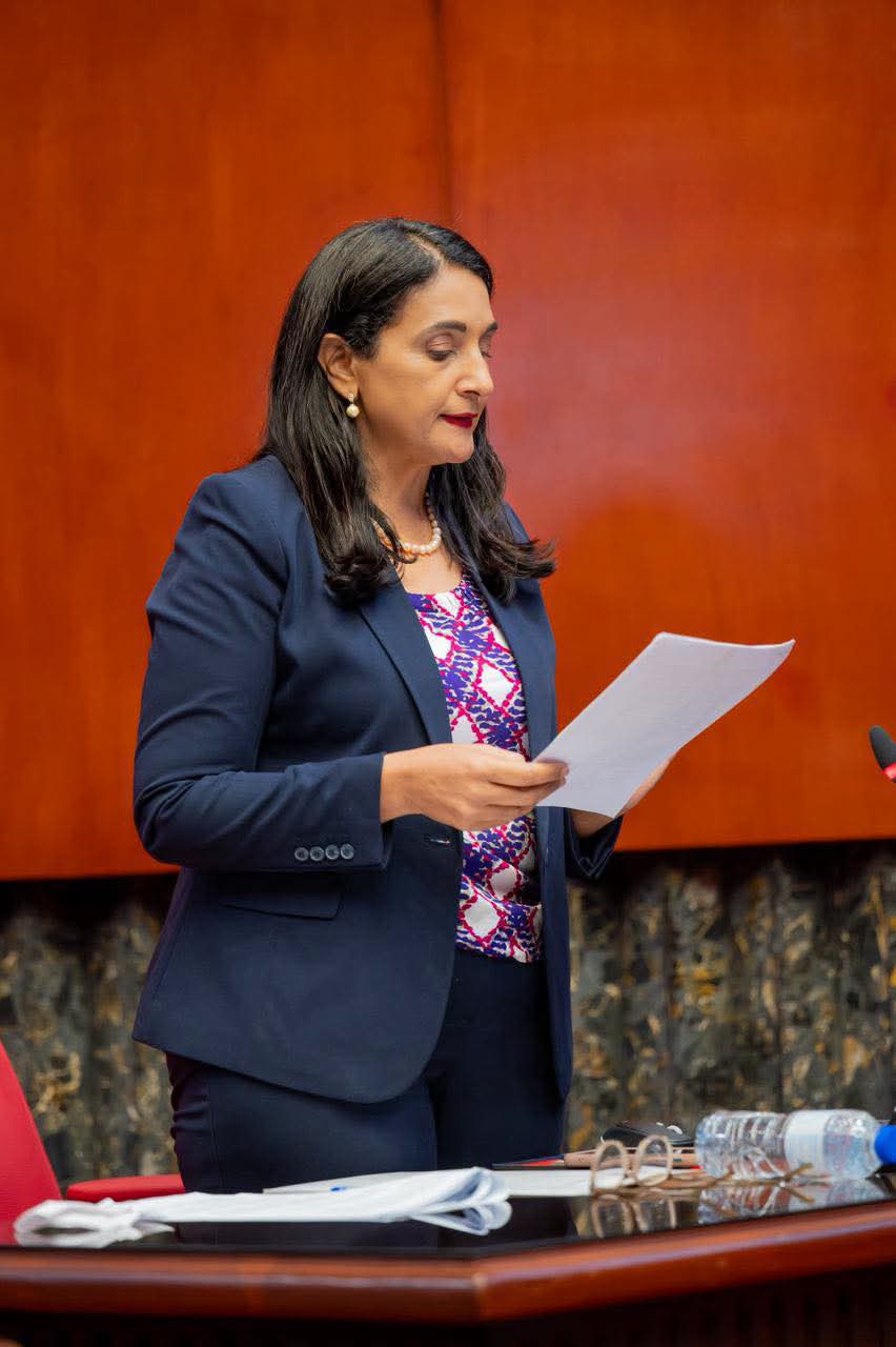 Senado aprueba iniciativa de Lía Díaz para facilitar monitoreo de glucosa en menores con diabetes