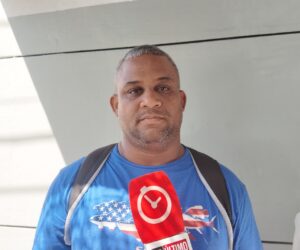 Hombre pide ayuda para conseguir documento que permita autorizar cirugía de rodilla