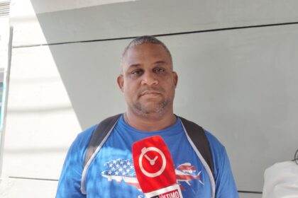 Hombre pide ayuda para conseguir documento que permita autorizar cirugía de rodilla