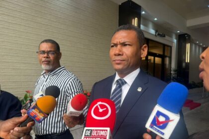Pacheco a vocero de Fuerza del Pueblo: “Usted quiere estrenarse peleando, vamos a pelear”