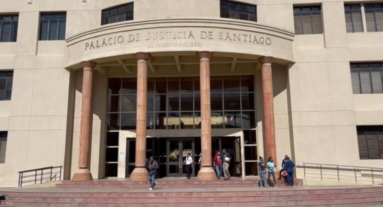 15 años de prisión para red que traficaba haitianos y los escondía en una casa de Santiago